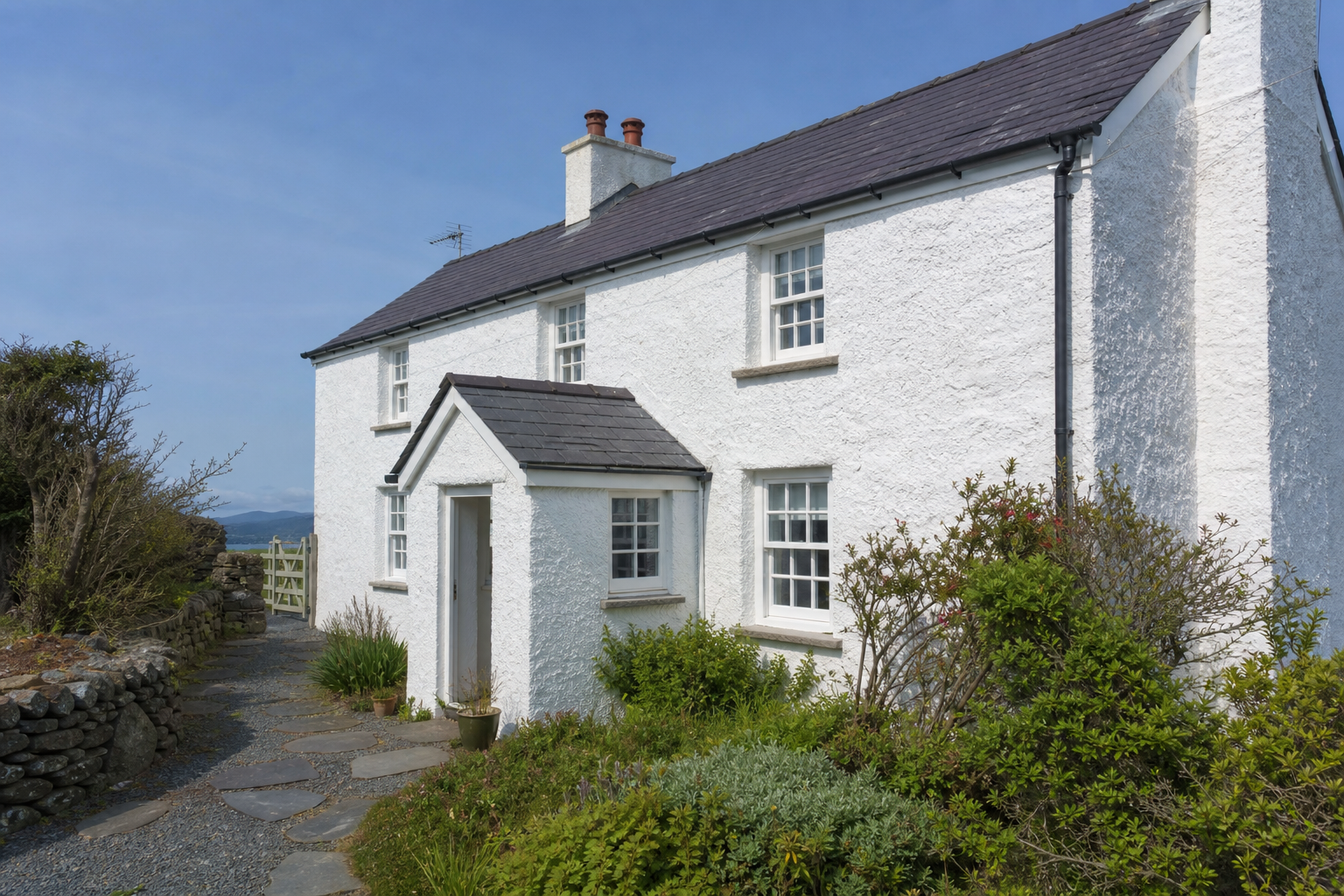 Wide Llŷn cottage setting